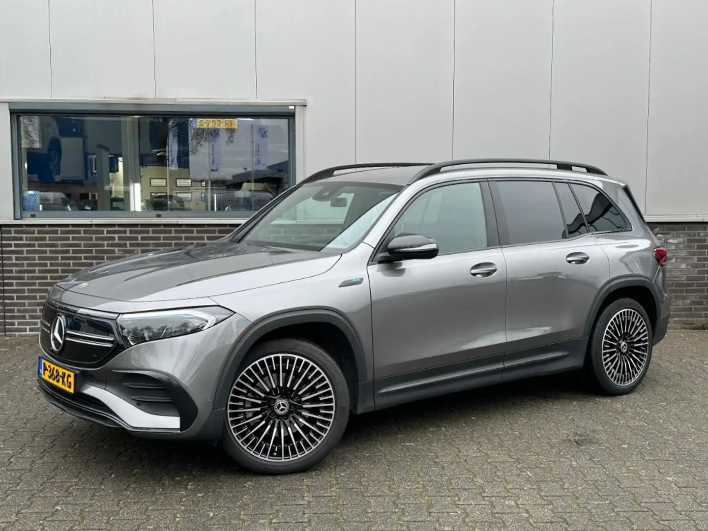 Mercedes-Benz EQB 250 250 AMG LINE 67 kWh - Navigatie - Stoelverwarming Gri - 2