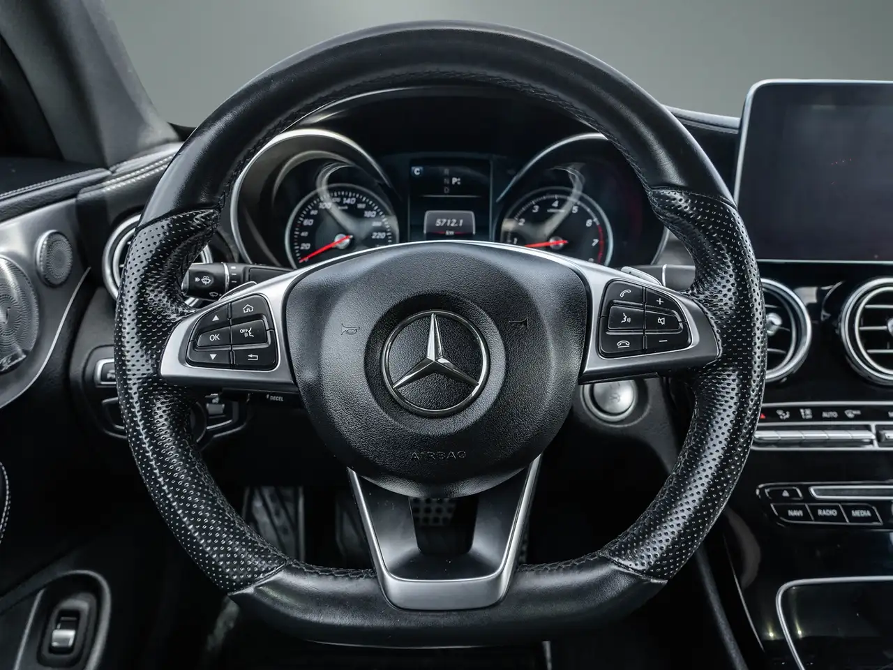 Mercedes-Benz C-Class снимка Mercedes-Benz C-Class