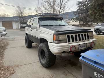 4dr Laredo 4WD