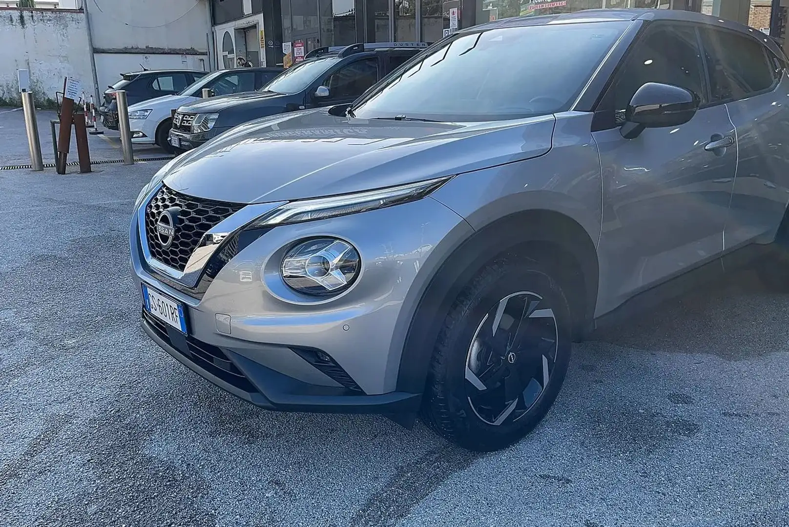 Nissan Juke Juke 1.0 DIG-T N-Connecta 114cv DCT siva - 1