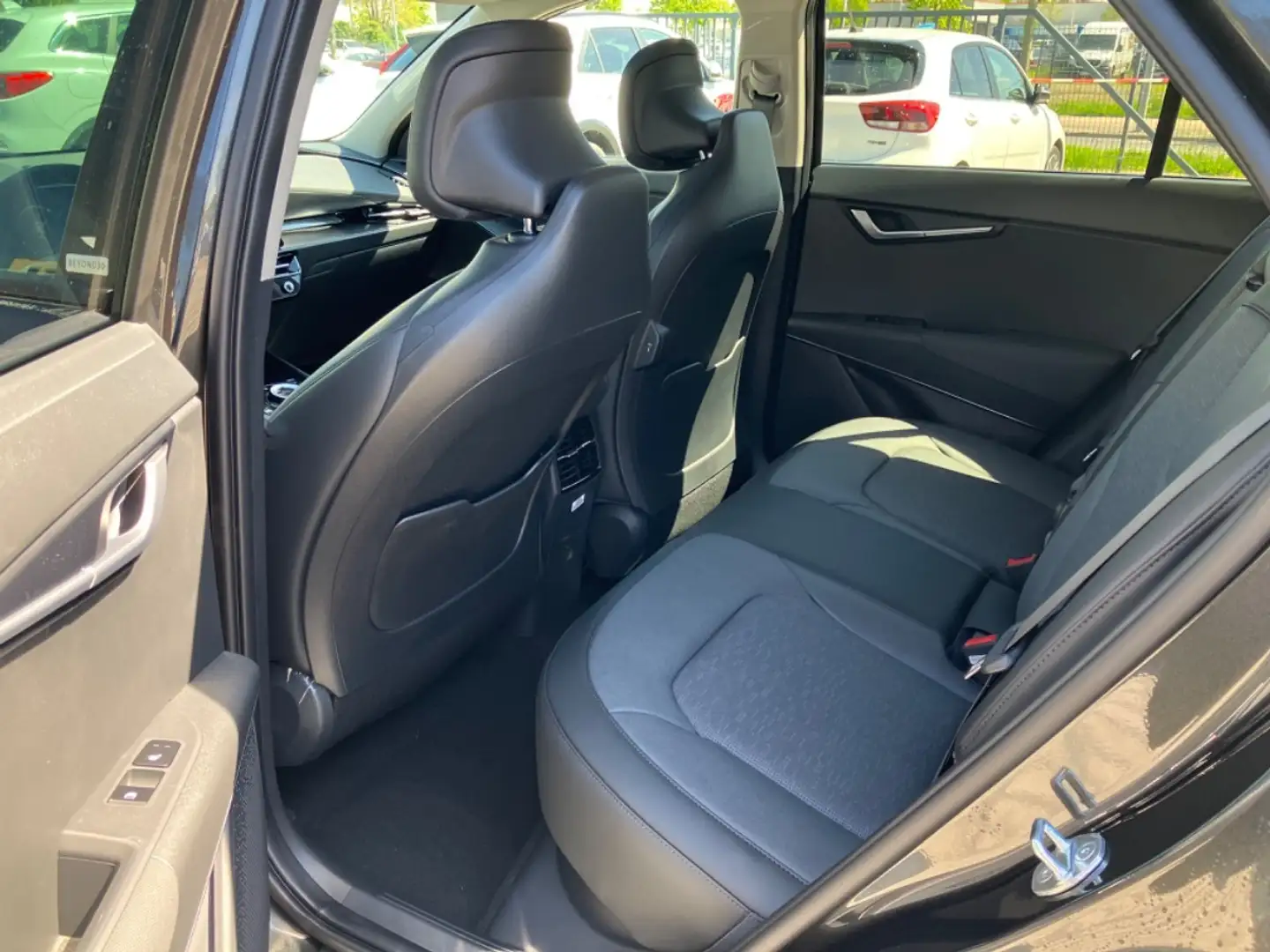 Kia Niro Sondermodell Beyond 30 Vollelektrisch Grau - 2