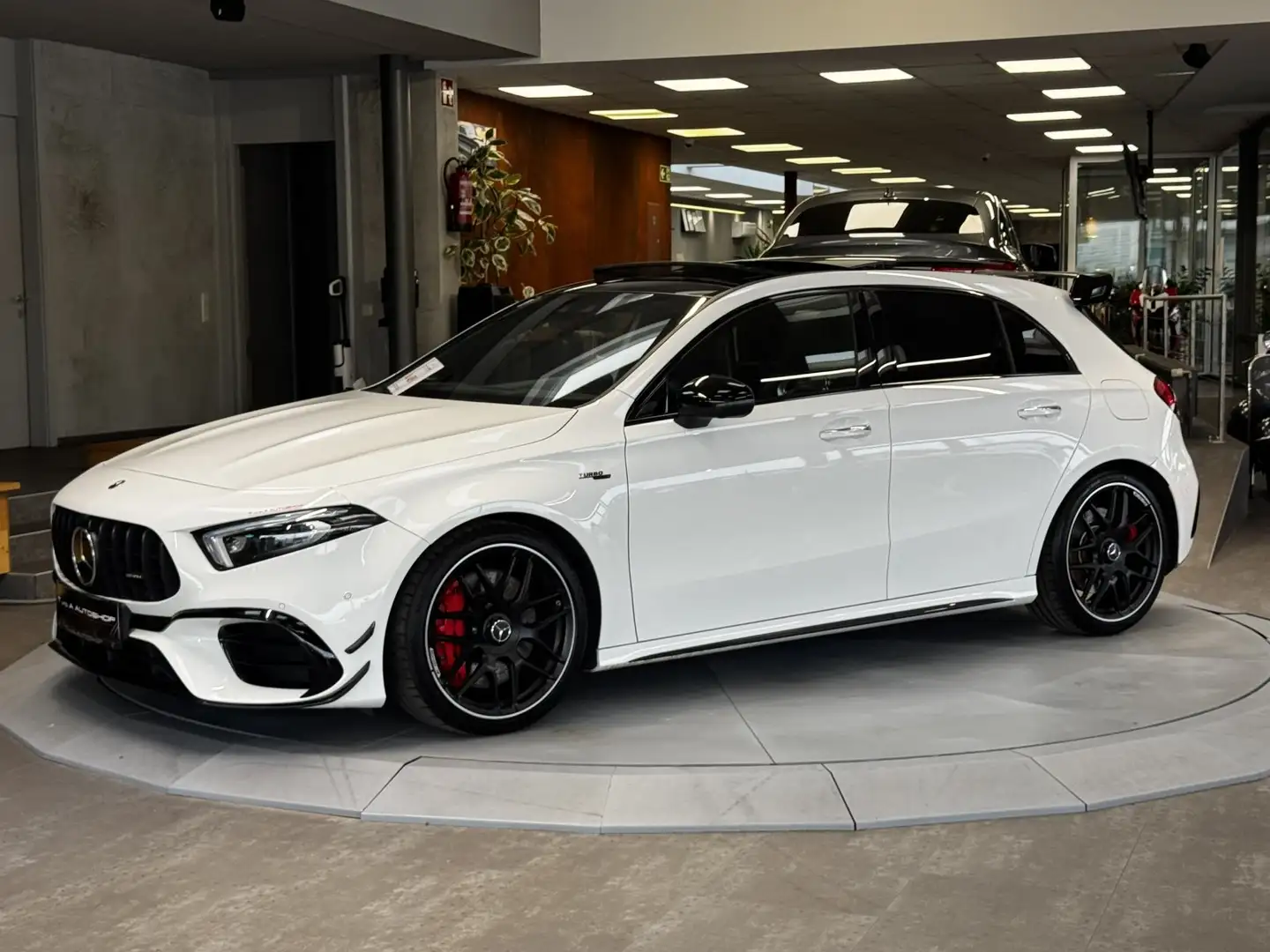 Mercedes-Benz A 45 AMG S 4-Matic Aut. *Head-up*Pano*Burmester*360°* Weiß - 2