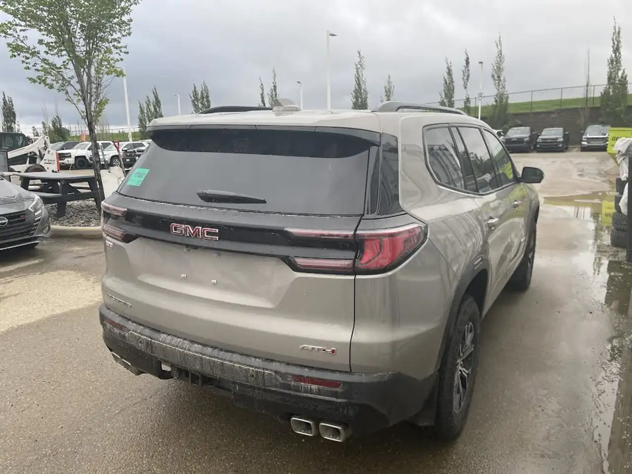 GMC Acadia снимка GMC Acadia