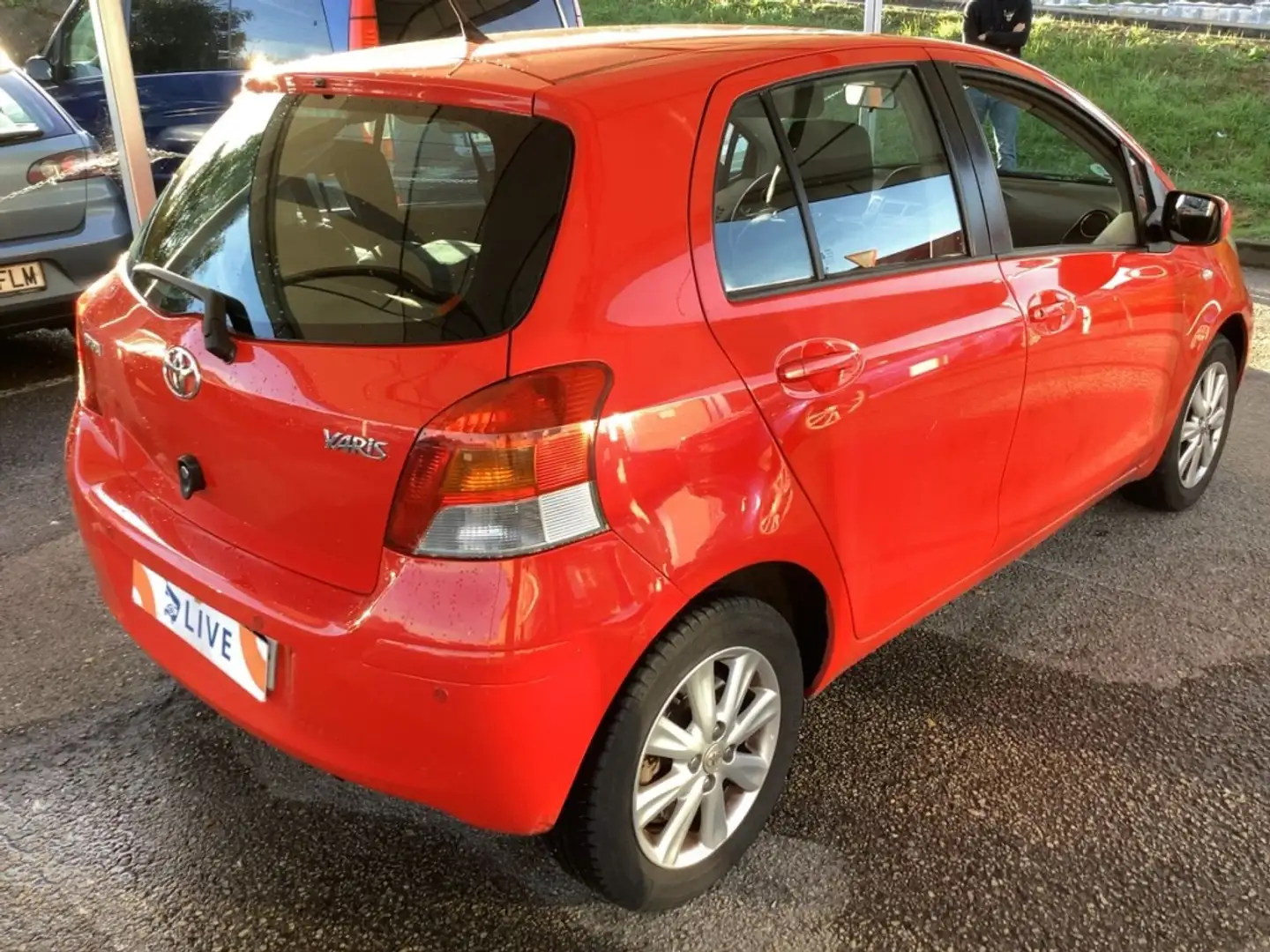 Toyota Yaris 1.3VVT-i TS Confortdrive Rojo - 2