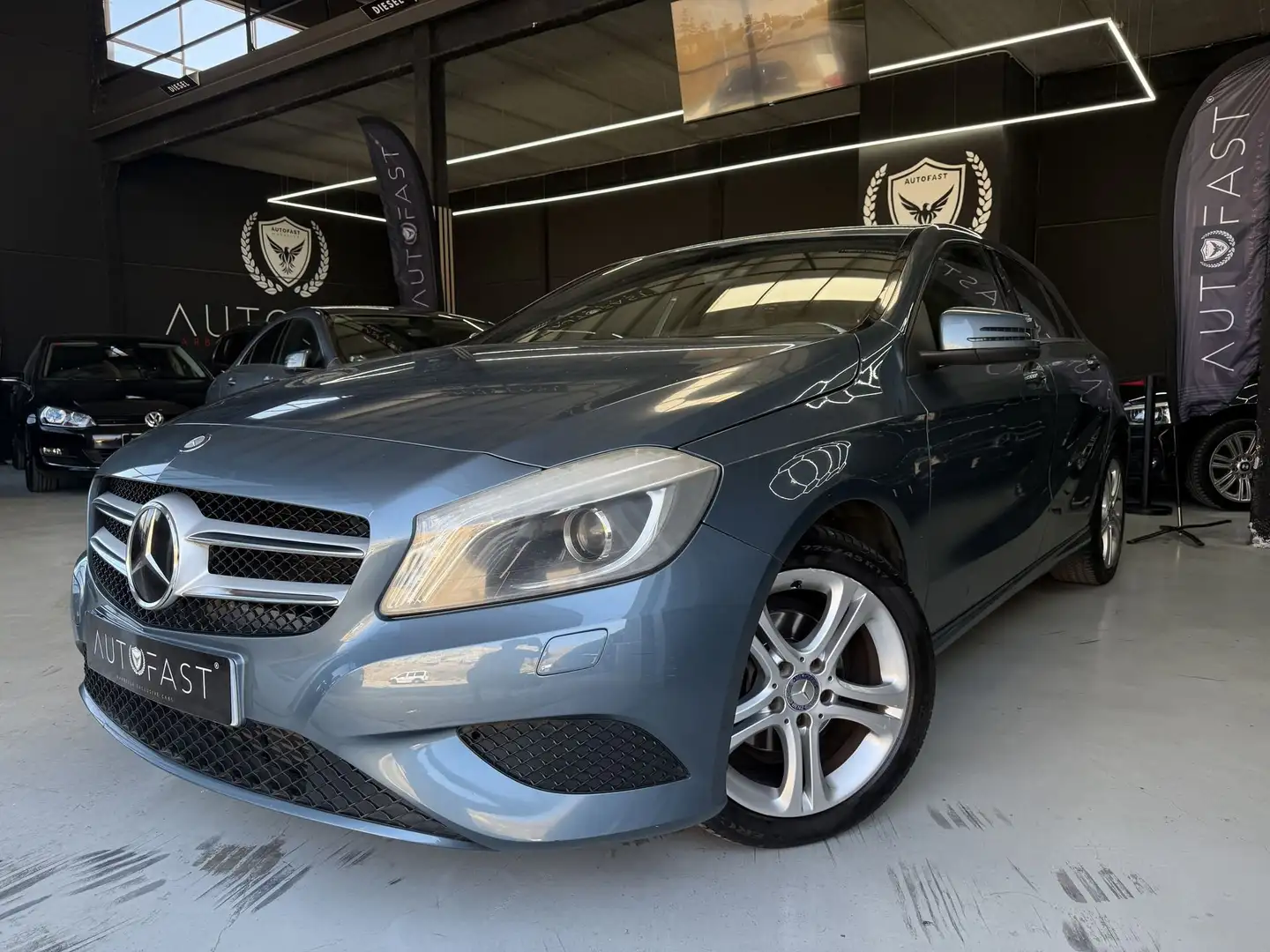 Mercedes-Benz A 180 BlueEFFICIENCY Edition Gris - 1