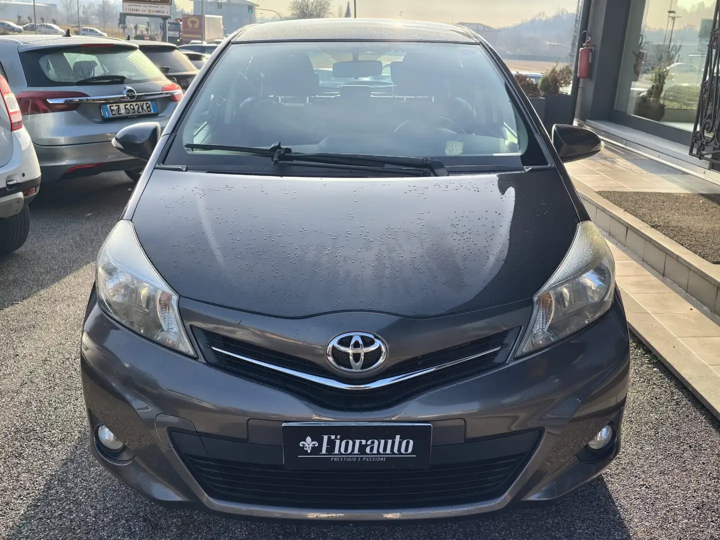 Toyota Yaris 5p 1.4 d-4d Lounge 90cv Grigio - 1