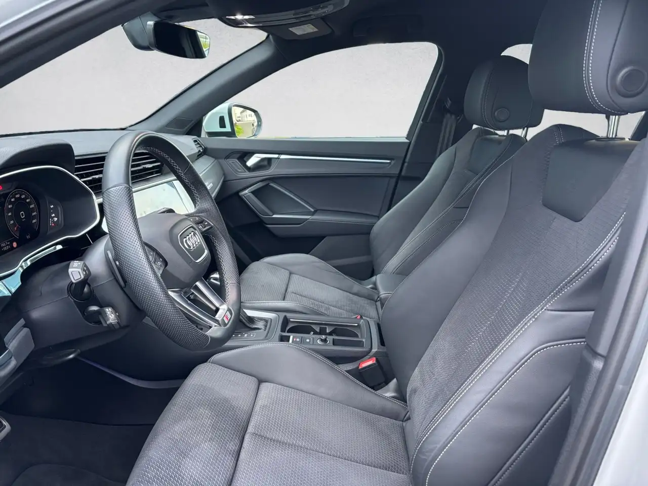 Audi Q3 40 TFSI quattro S Line 8