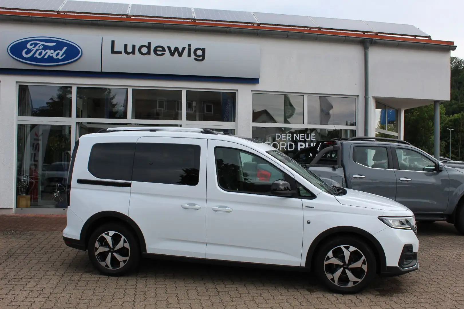 Ford Tourneo Connect Active AWD LED NAVI PANO 7 Sitze Weiß - 2