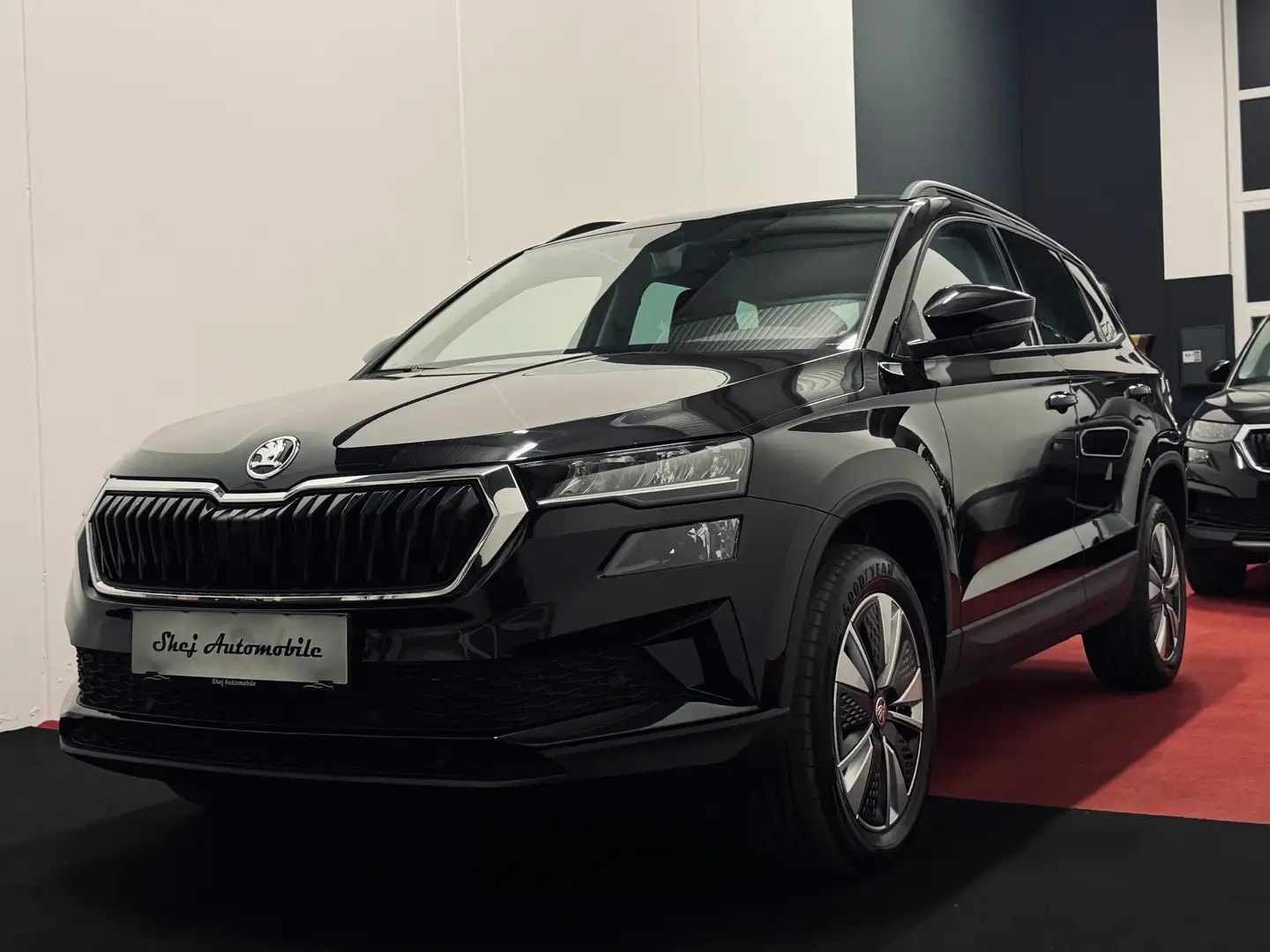 Skoda Karoq Ambition*Automatik*Facelift*R-Kamera* Schwarz - 1