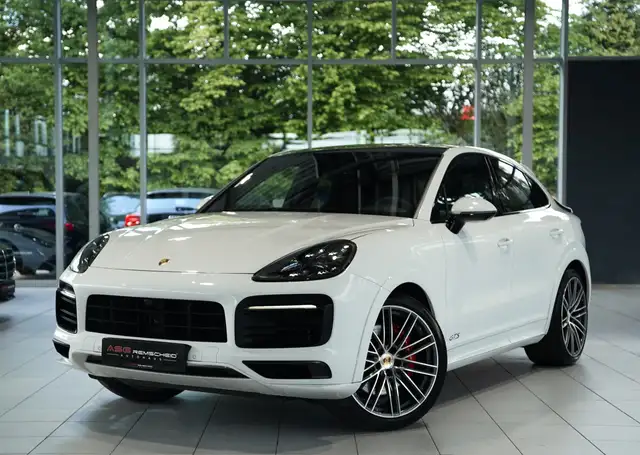 Porsche Cayenne GTS main image
