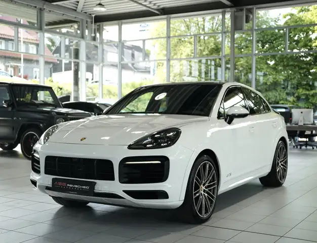 Porsche Cayenne GTS view 5