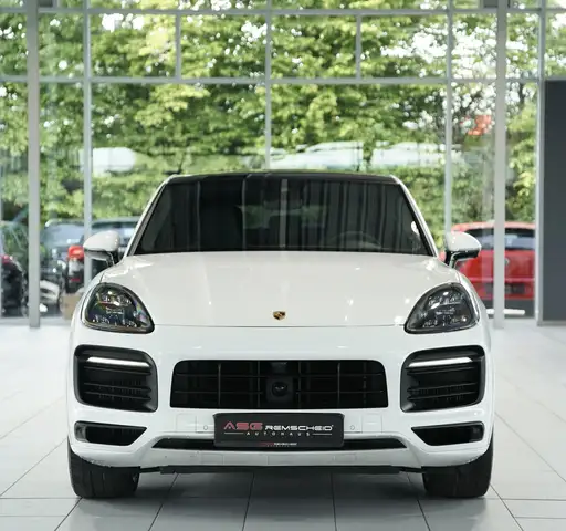 Porsche Cayenne GTS view 4