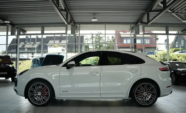Porsche Cayenne GTS view 12