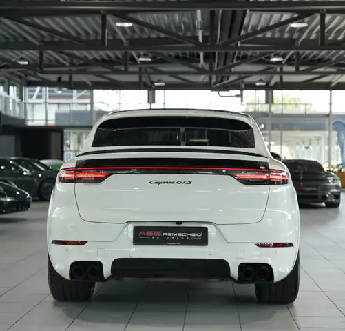 Porsche Cayenne GTS view 10