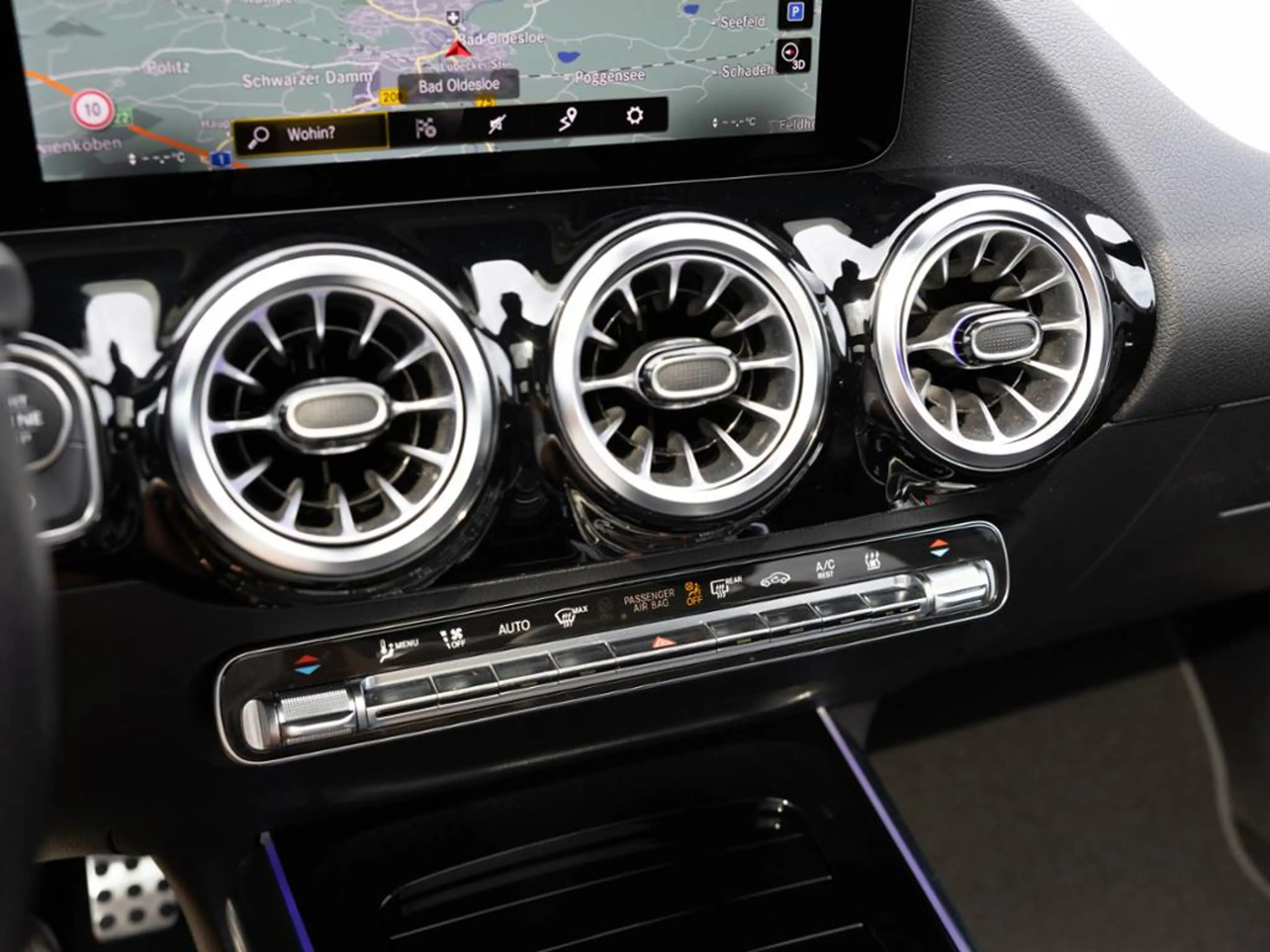 Mercedes-Benz GLA 220 d AMG NIGHT MULTI 360 AHK KAMERA PANO — photo 14