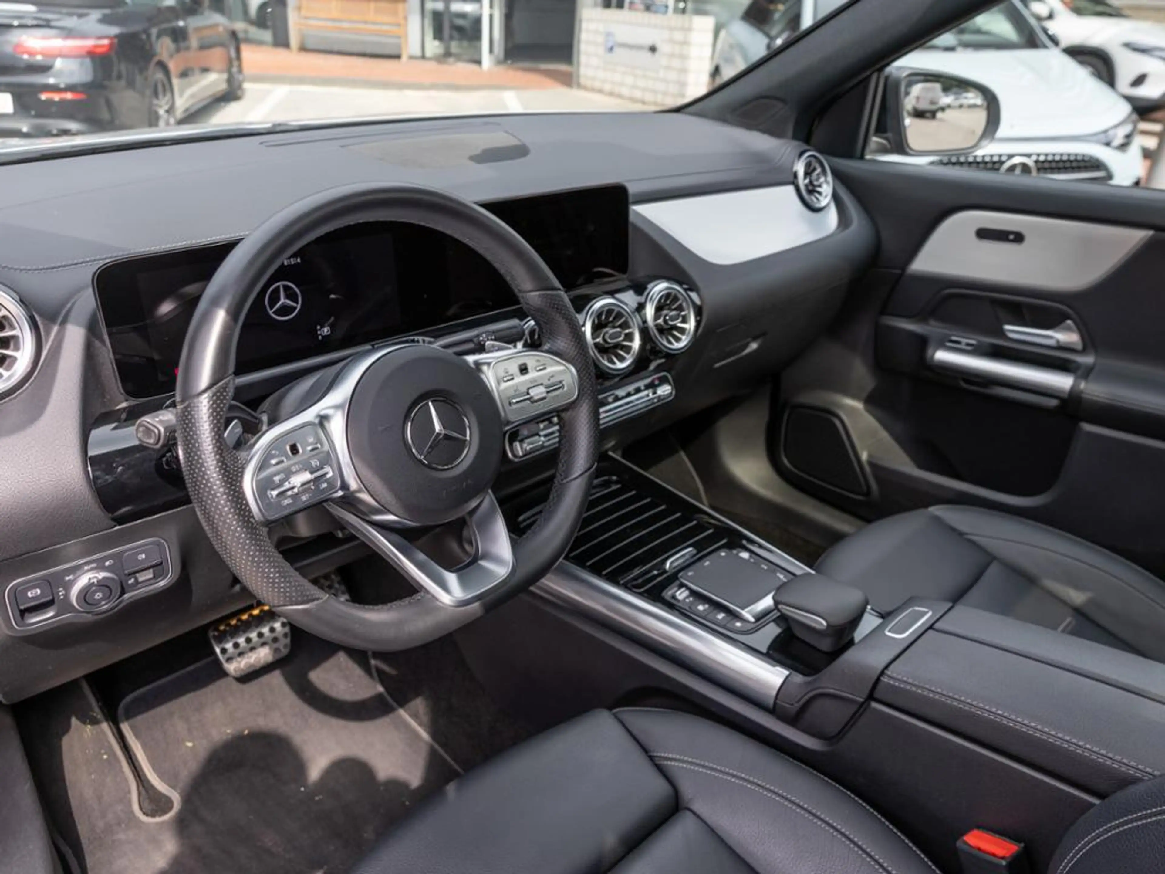 Mercedes-Benz GLA 220 d AMG NIGHT MULTI 360 AHK KAMERA PANO — photo 7