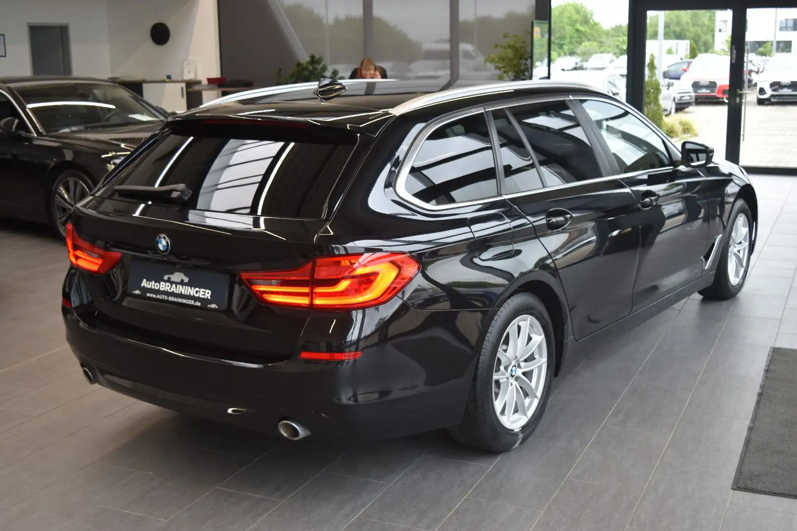 BMW 520 d Touring xDrive Aut. LiveCo~LED~HUD~DriveAs+ Noir - 2