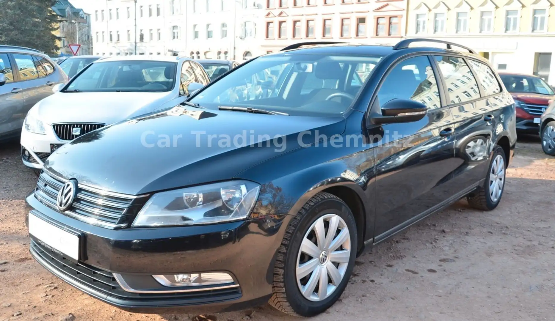Volkswagen Passat 1.6 TDI BlueMotion Sitzheizung Tüv neu Schwarz - 1