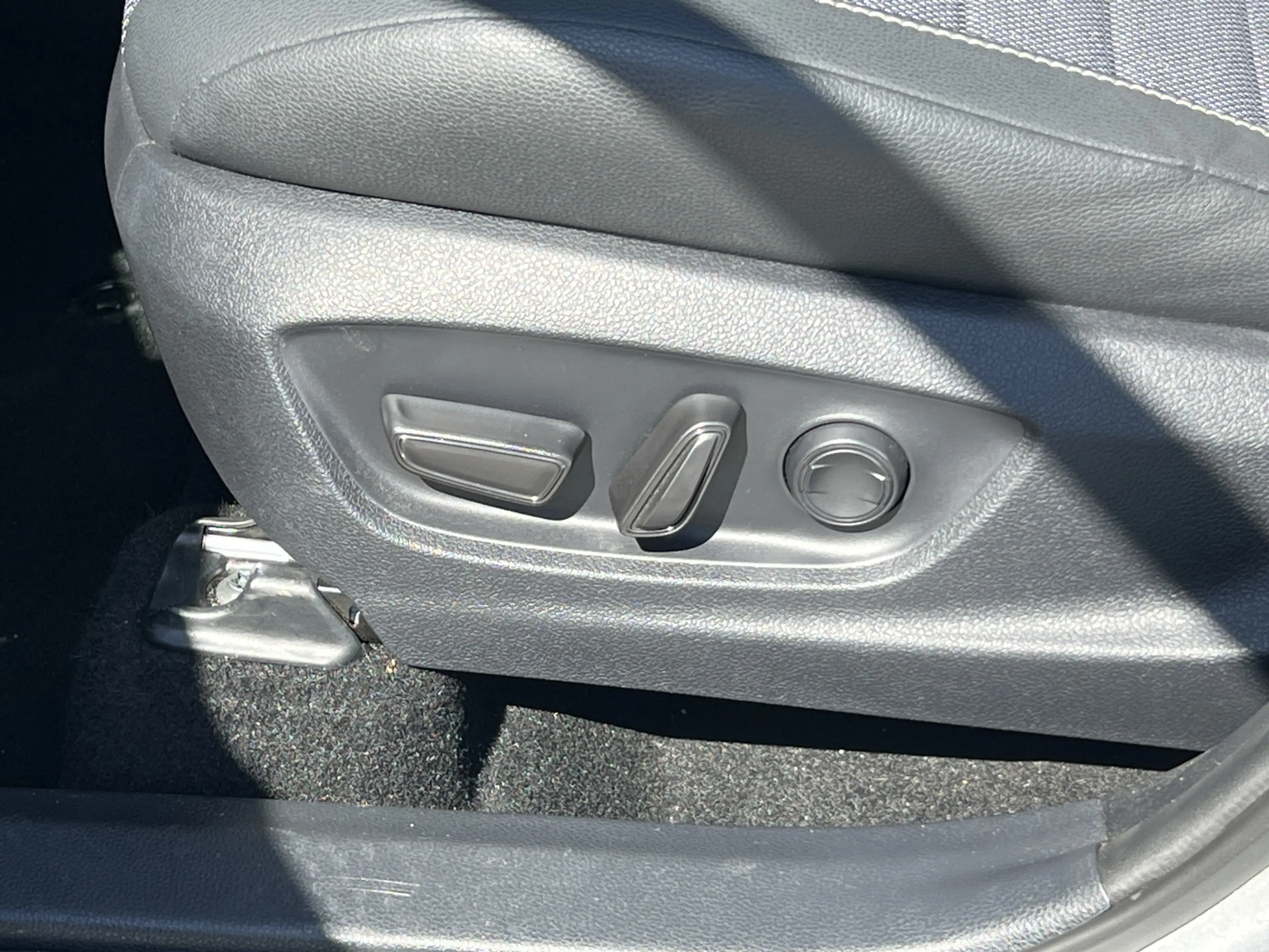 Toyota C-HR 2.0 Plug-in Hybrid 220 Executive | Voorstoelen ver — photo 3