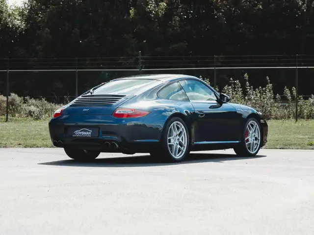 Porsche 997 view 7