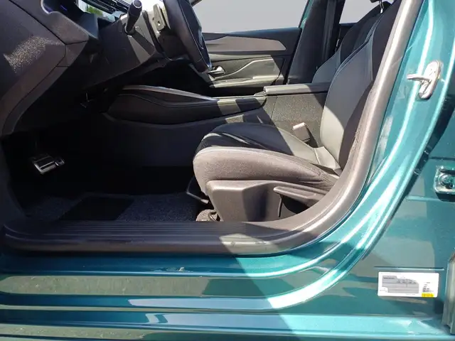 Peugeot 308 view 11