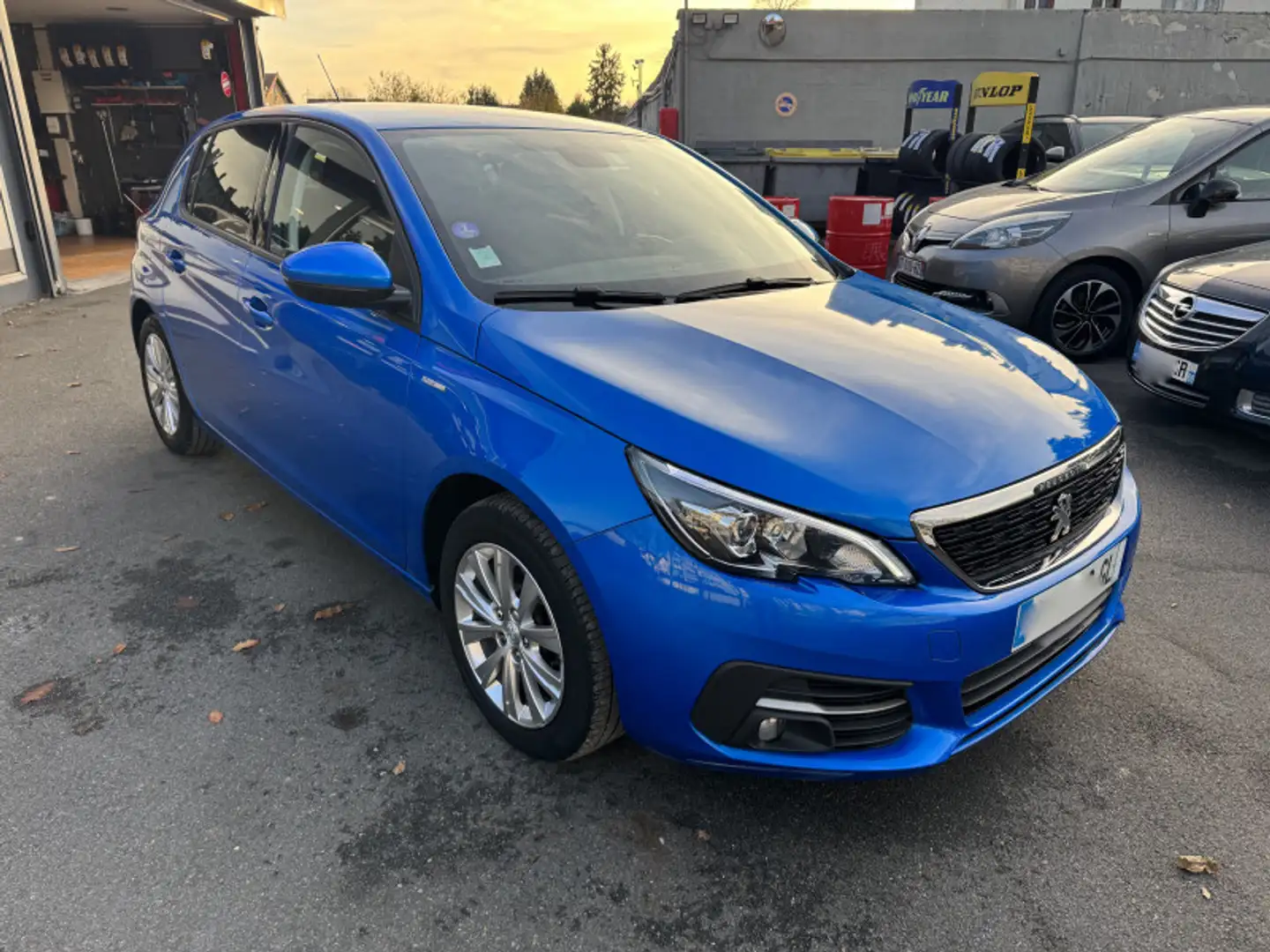 Peugeot 308 1.2 PURETECH 110CH S\u0026S STYLE 1ER MAIN Bleu - 2