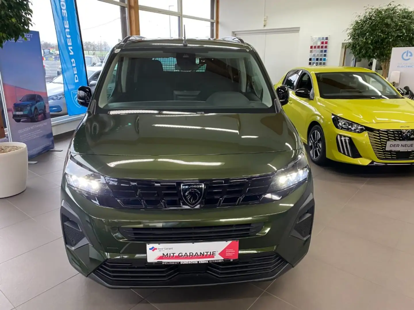 Peugeot Rifter Van Standard ALLURE BHDi 130 EAT8 Grün - 2