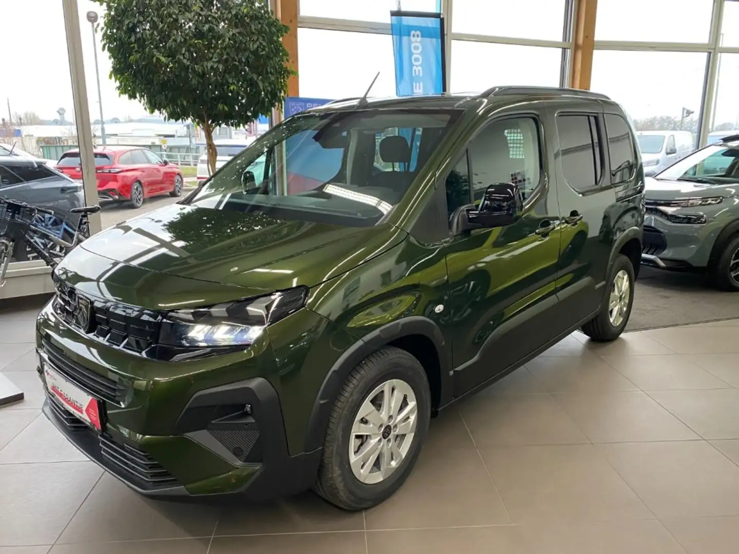 Peugeot Rifter Van Standard ALLURE BHDi 130 EAT8 Verde - 1