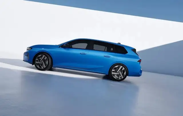 Opel Astra view 8