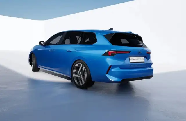 Opel Astra view 4