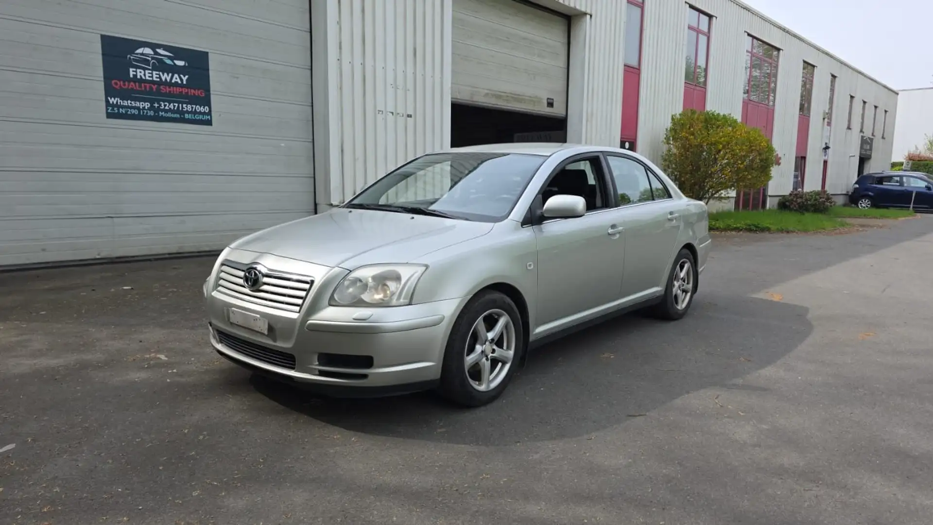 Toyota Avensis 1.6i VVT-i 16v Gris - 2