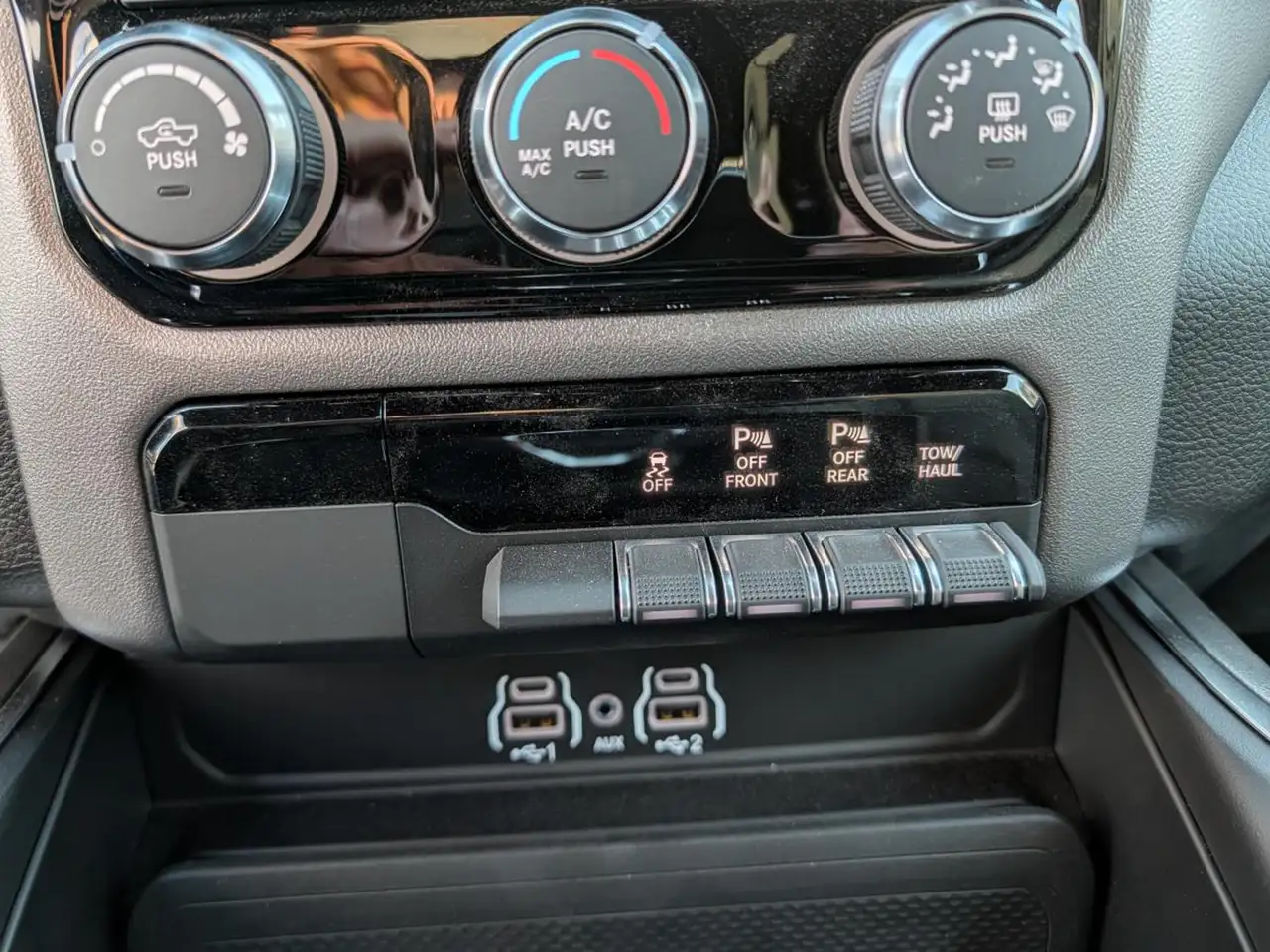 RAM 1500 снимка RAM 1500