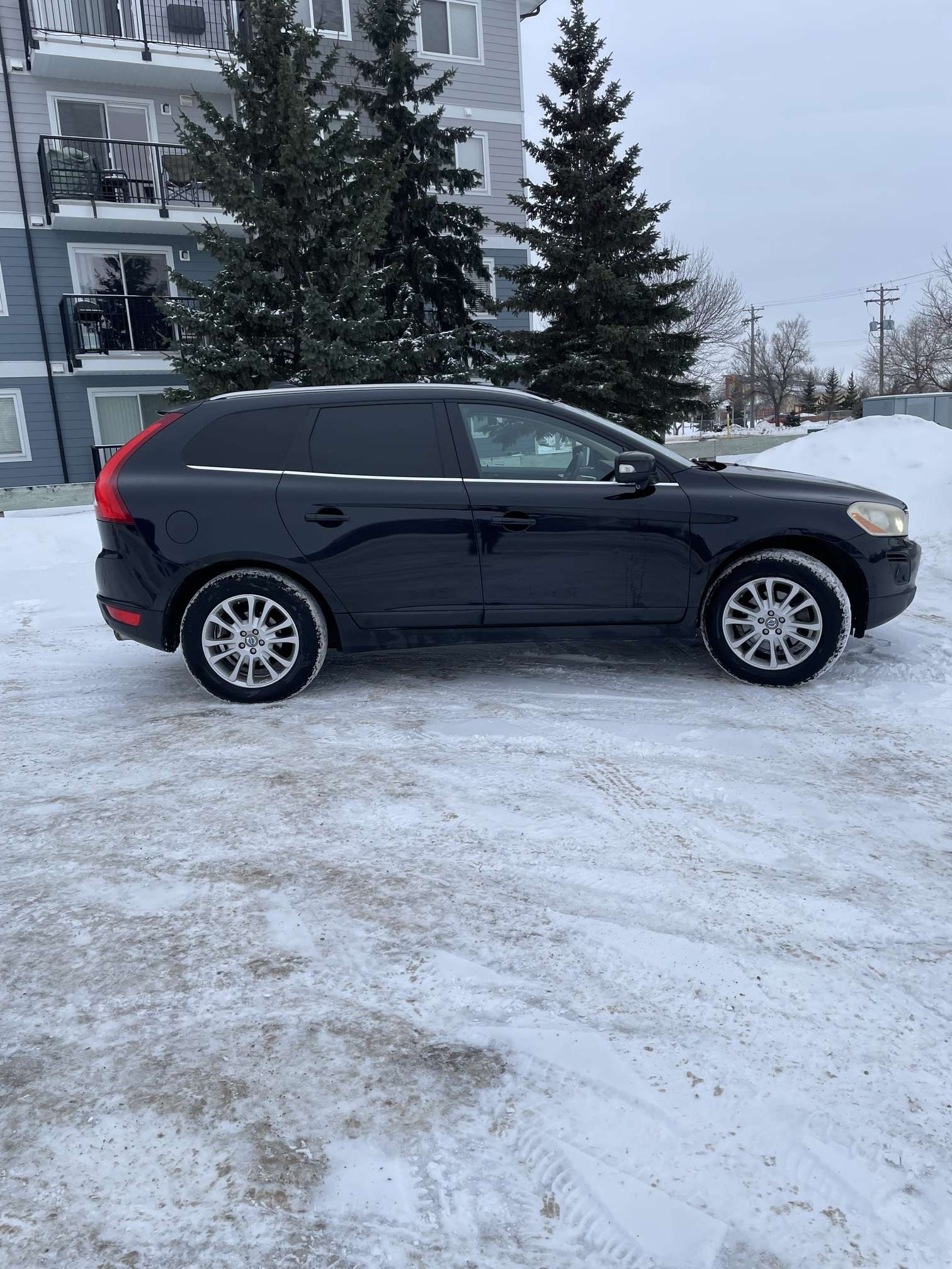 2010 Volvo XC60 AWD 5dr 3.0L T6 alt 2