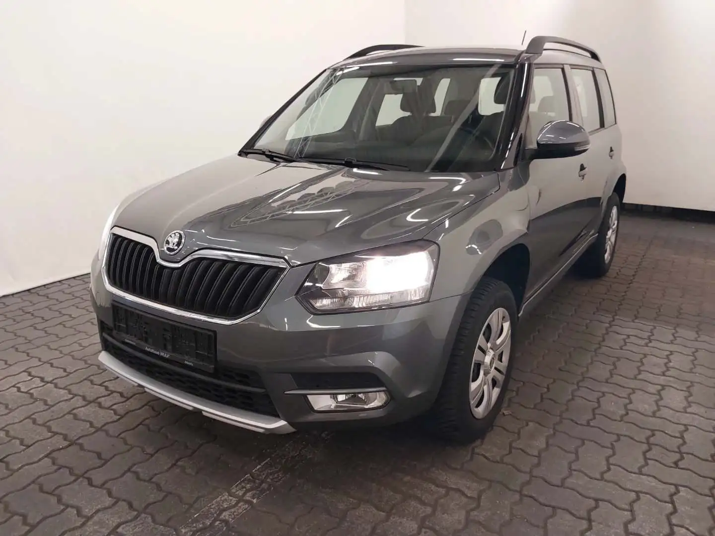 Skoda Yeti * KLIMA*PDC*SHZ* Grau - 1