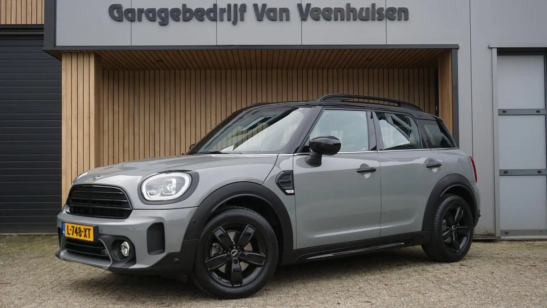 MINI Cooper Countryman 1.5 136pk Automaat *Facelift* Pano.Dak LED Sportst Grijs - 1