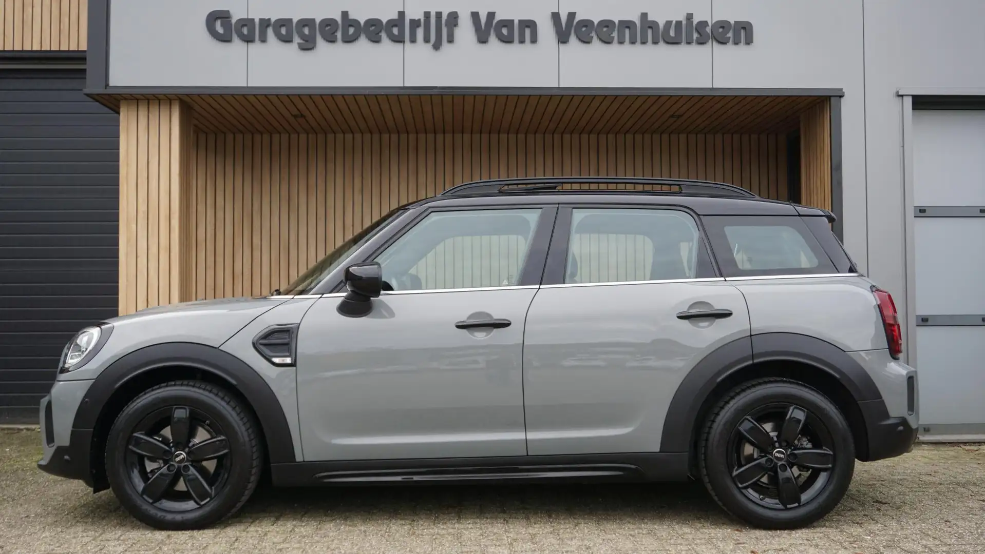 MINI Cooper Countryman 1.5 136pk Automaat *Facelift* Pano.Dak LED Sportst Grijs - 2
