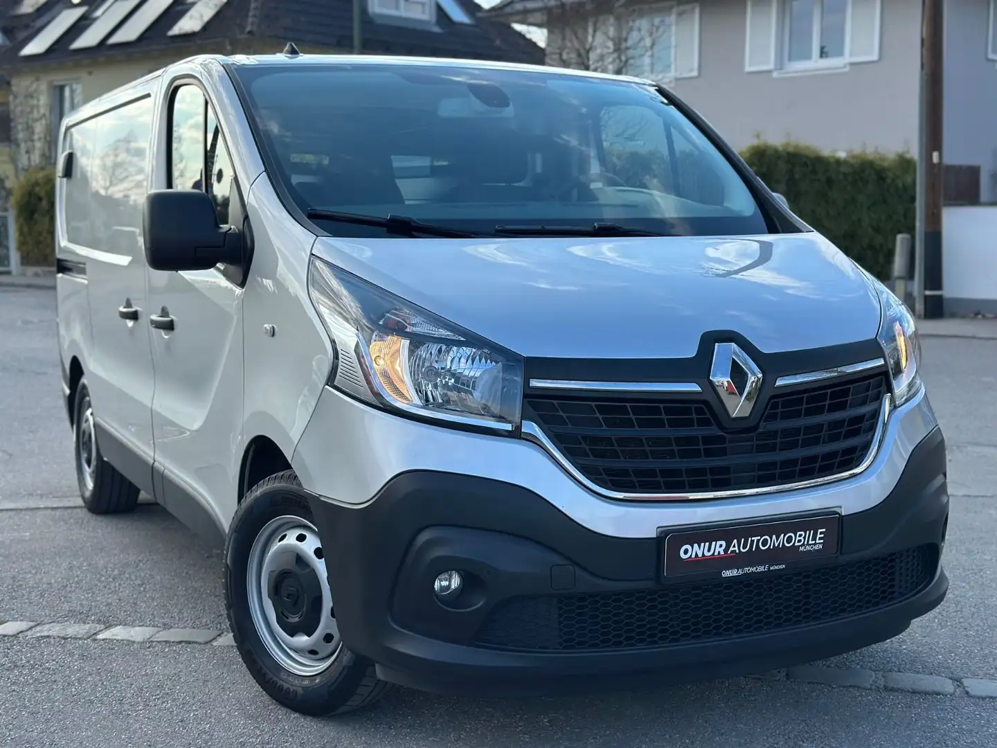 Renault Trafic L1H1 3,0t dCi 170 EDC Aut. Regale + AHK Grau - 1
