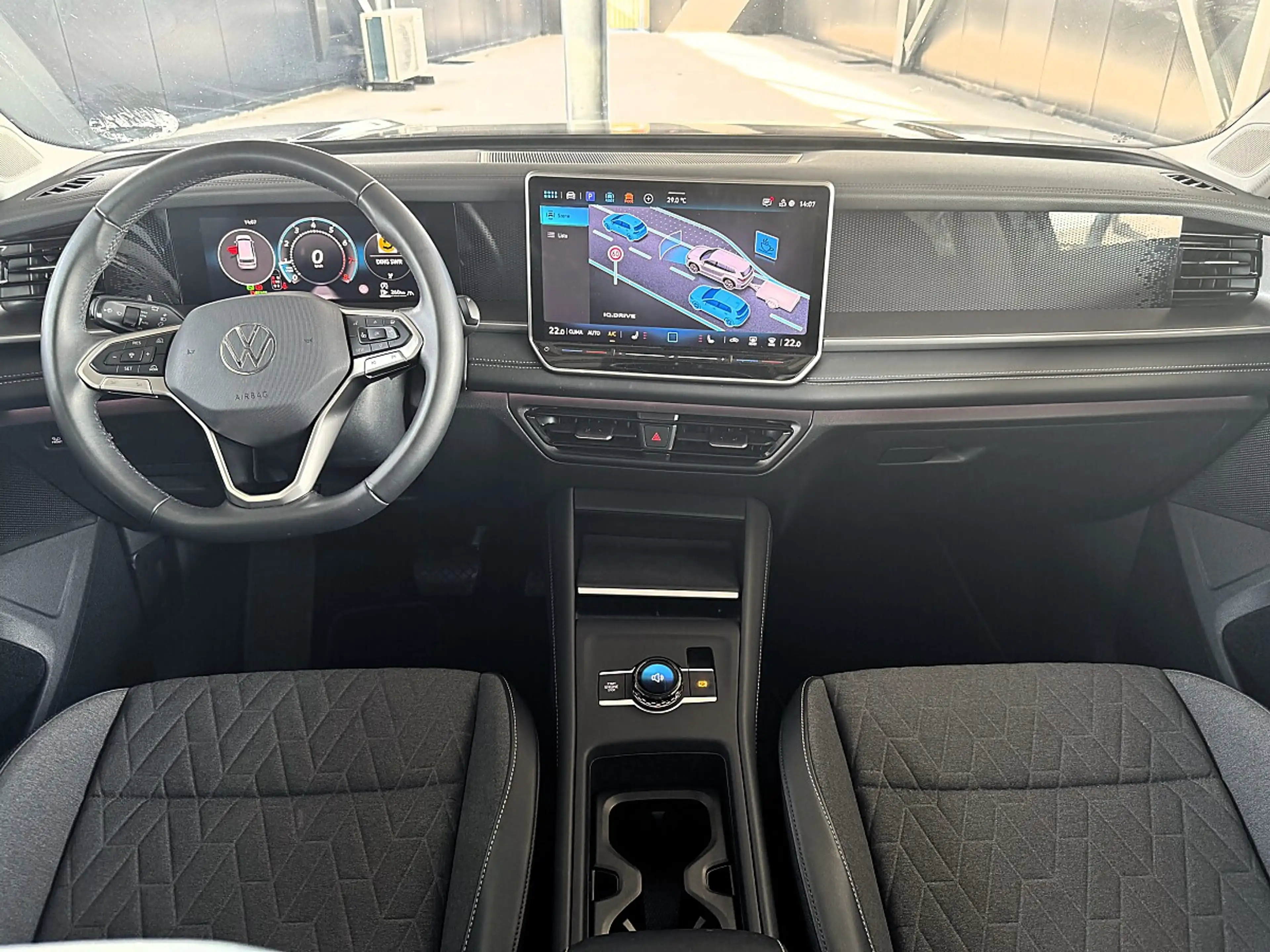 Volkswagen Tayron VW Tayron 1,5 eTSI DSG *AHK *7 SITZE *360° Kamera — photo 13