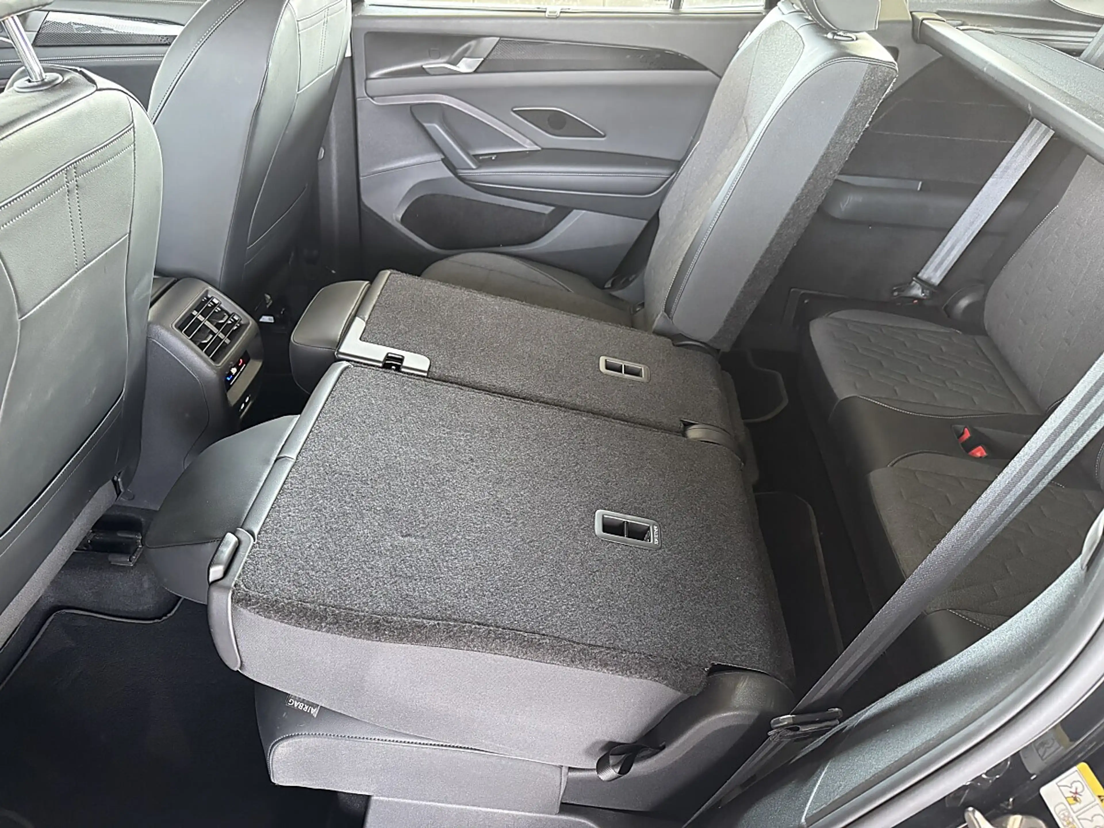 Volkswagen Tayron VW Tayron 1,5 eTSI DSG *AHK *7 SITZE *360° Kamera — photo 23