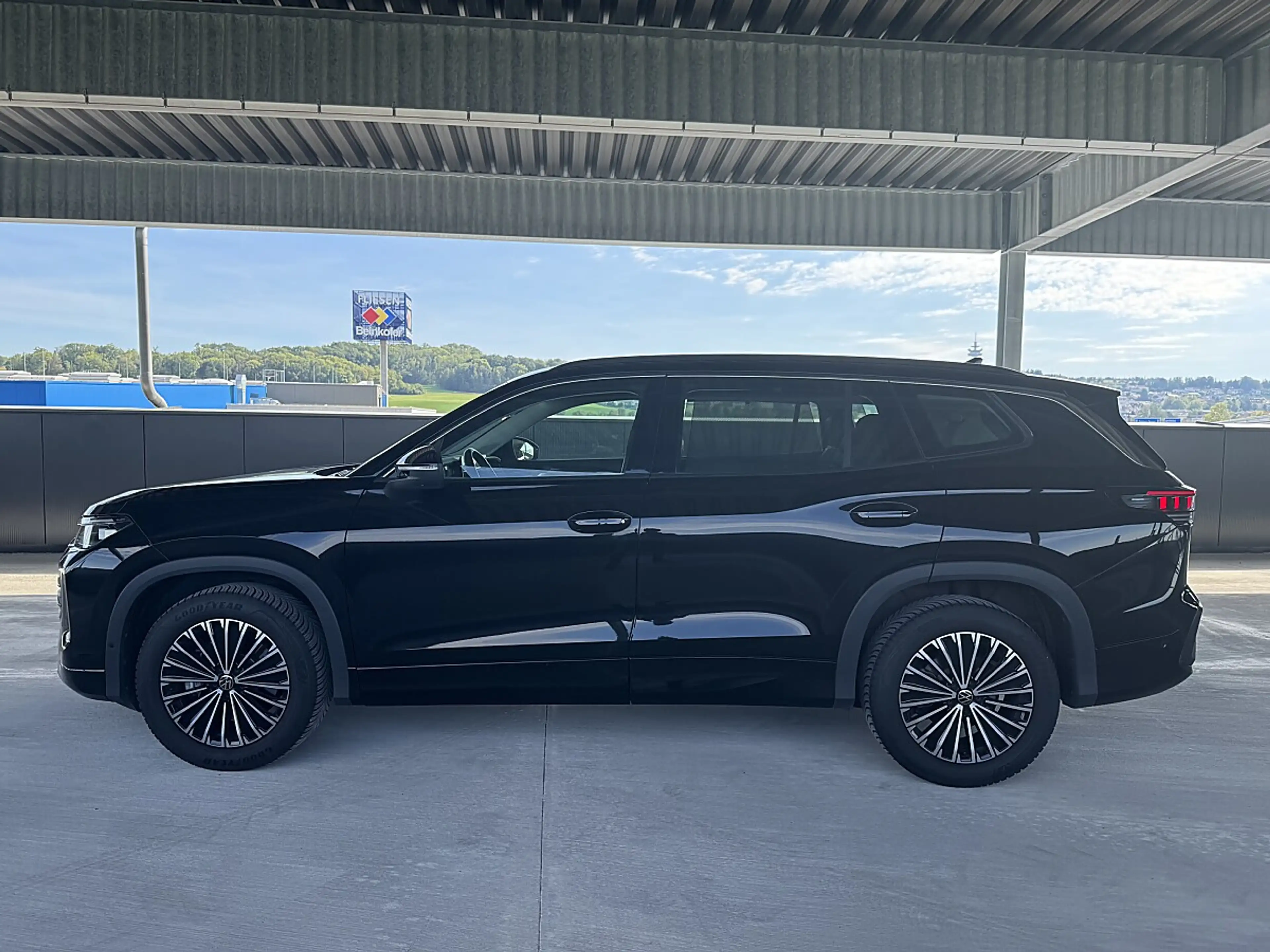 Volkswagen Tayron VW Tayron 1,5 eTSI DSG *AHK *7 SITZE *360° Kamera — photo 2