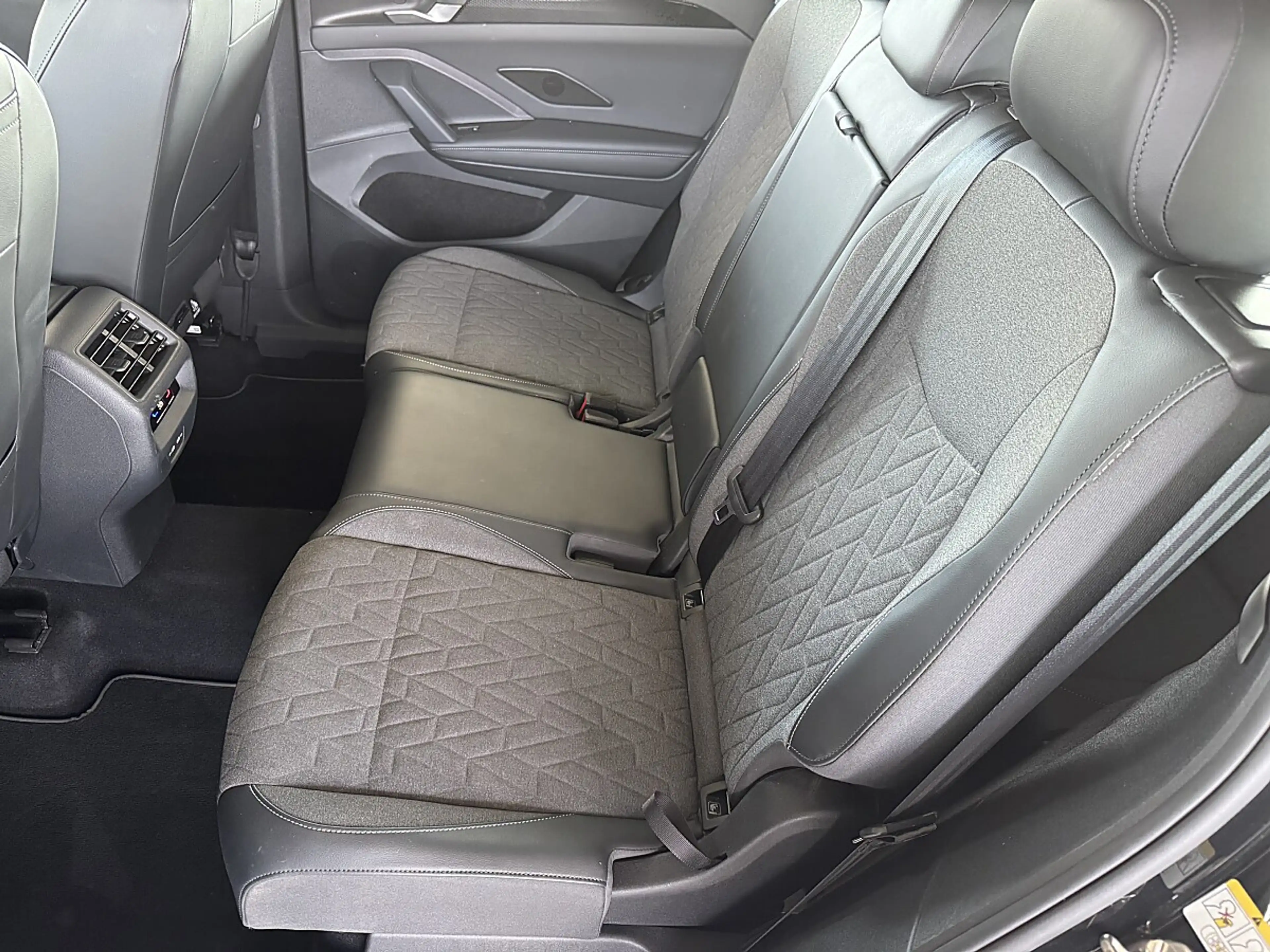 Volkswagen Tayron VW Tayron 1,5 eTSI DSG *AHK *7 SITZE *360° Kamera — photo 22