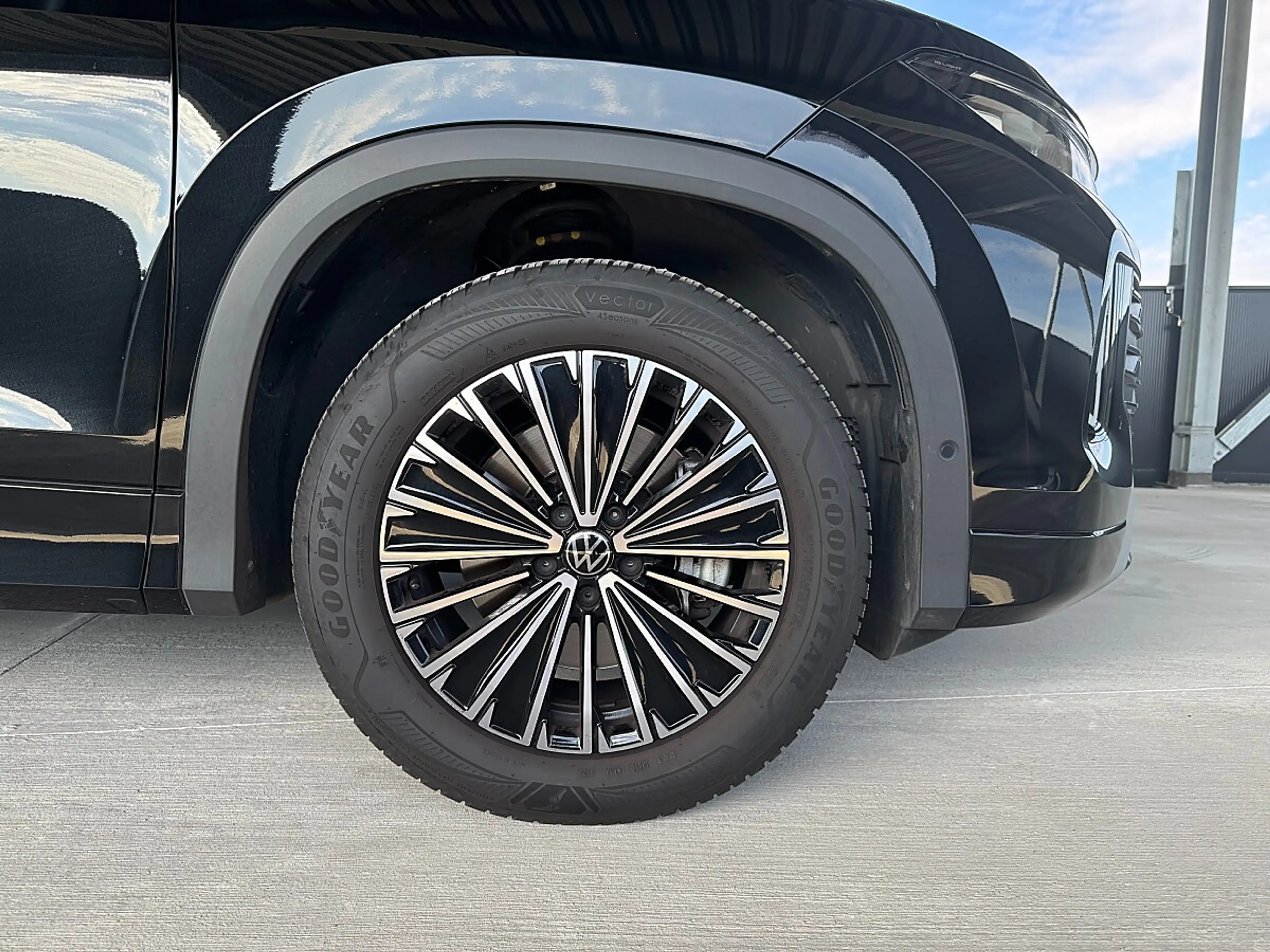 Volkswagen Tayron VW Tayron 1,5 eTSI DSG *AHK *7 SITZE *360° Kamera — photo 9