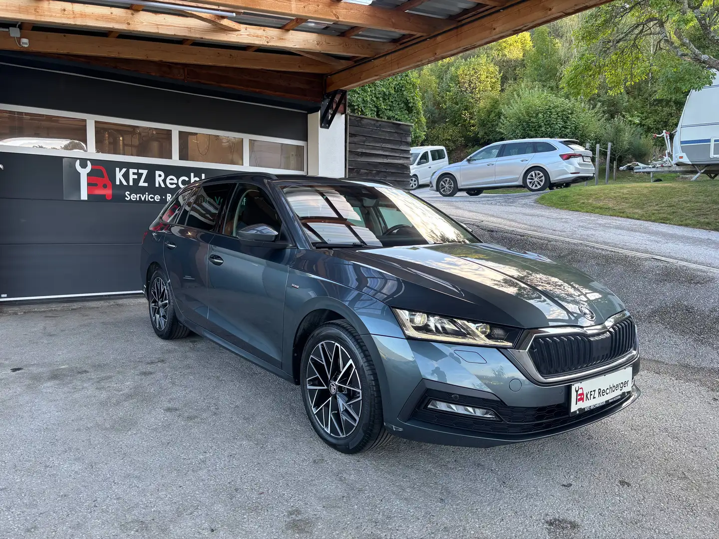 Skoda Octavia 2,0 TDI DSG VIRTUELL WEBASTO MATRIX KEYLESS 17 ZOLL AHV KAMERA Grau - 1