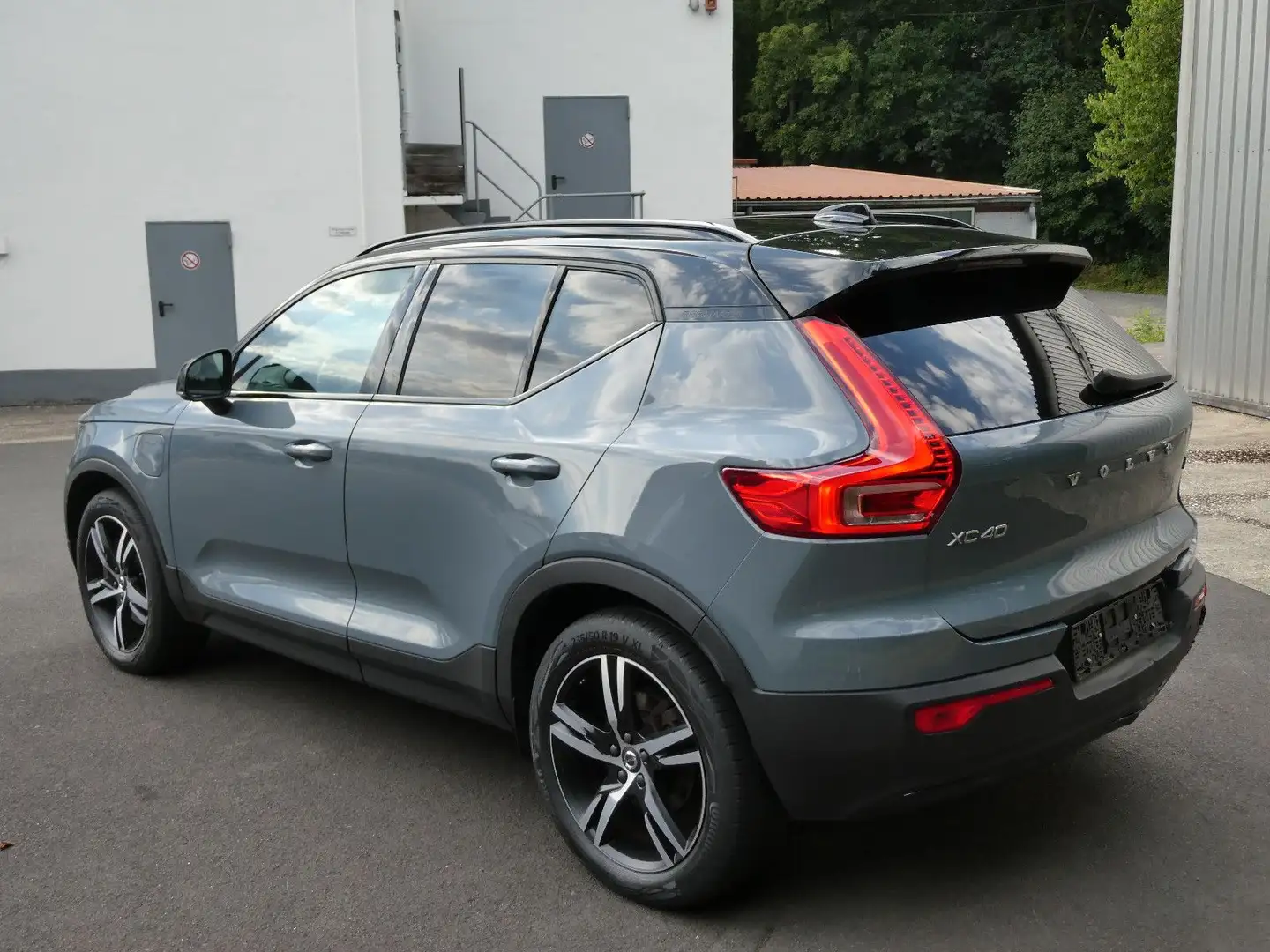 Volvo XC40 T5 R Design Expression Recharge Hybrid Grau - 2
