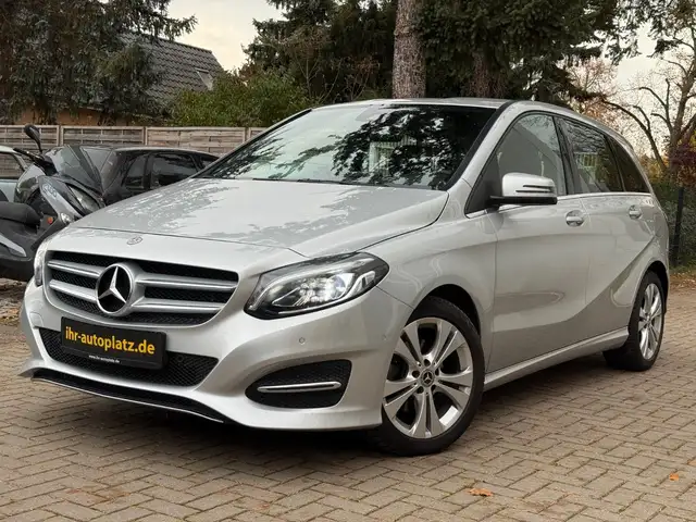 Mercedes-Benz B 200 Urban Style Edition LED, Navi