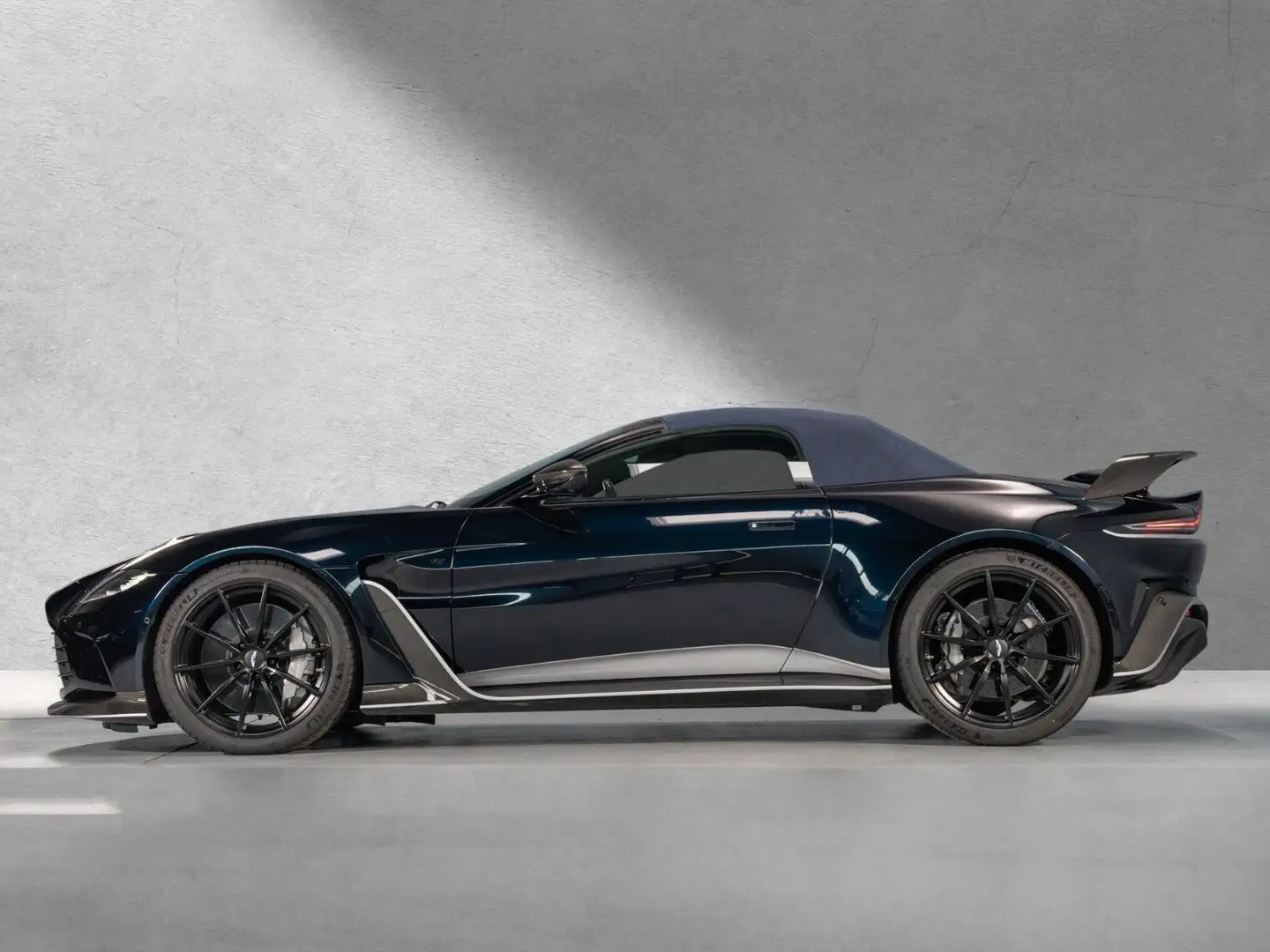 Aston Martin Vantage V12 Roadster Limited one of 249 ,  NP 430 TEU ! Schwarz - 2