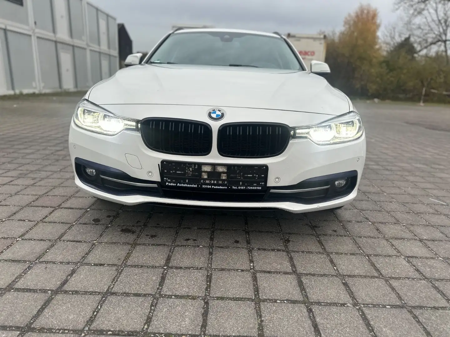 BMW 320 d xDrive Sport Line Klima NAVI Automatik Weiß - 2