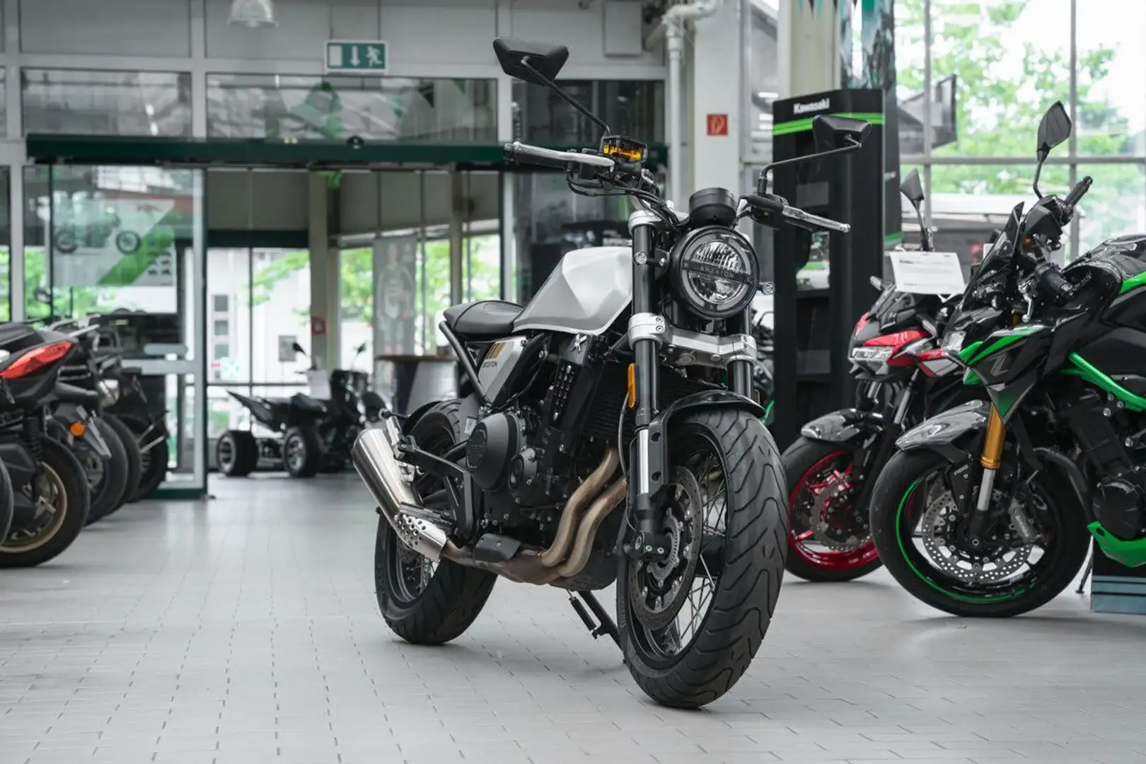 Brixton Crossfire 500 ABS, unfallfrei, Lieferservice Silber - 2