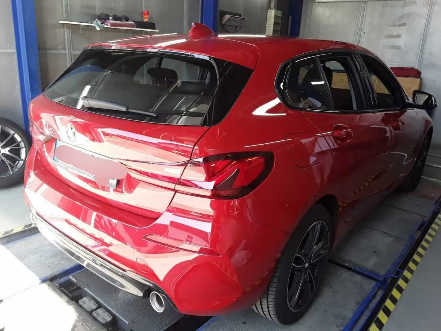 BMW 120 d xDrive Sport Line SpoSi LED Lane AUT PDC Roşu - 2