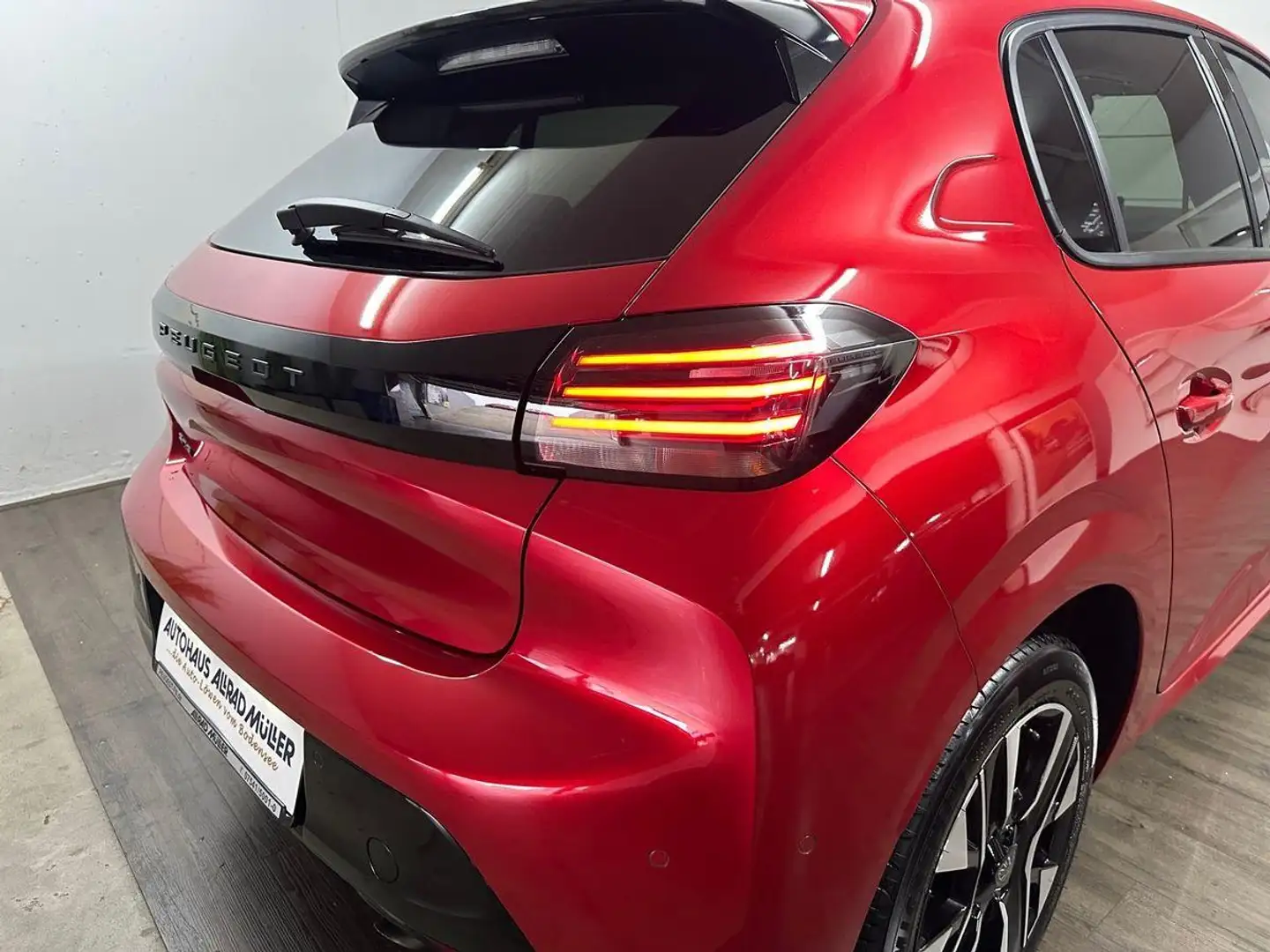 Peugeot 208 Allure 1.2 PT 100 360'Kamera+SHZ+Navi+Keyless Rot - 2